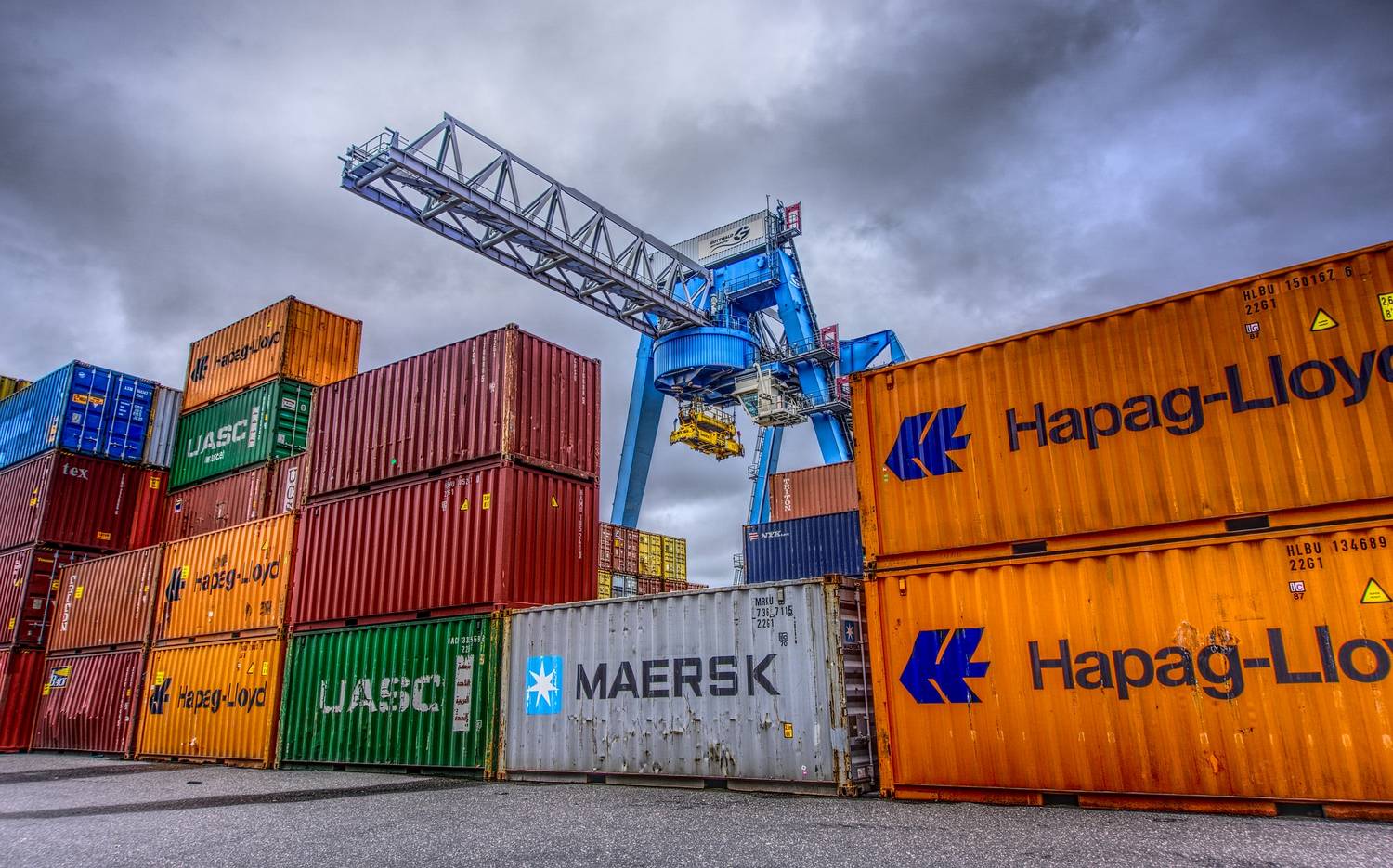 Zamawianie kontenerów morskich transportowych