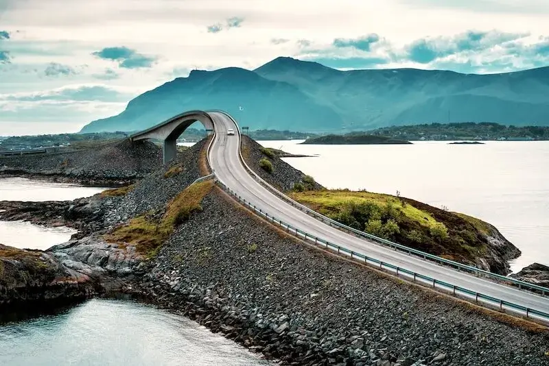 Ile Norwegia ma mieszkańców?