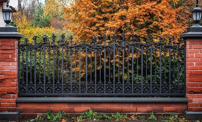 Polnische Metallzaune