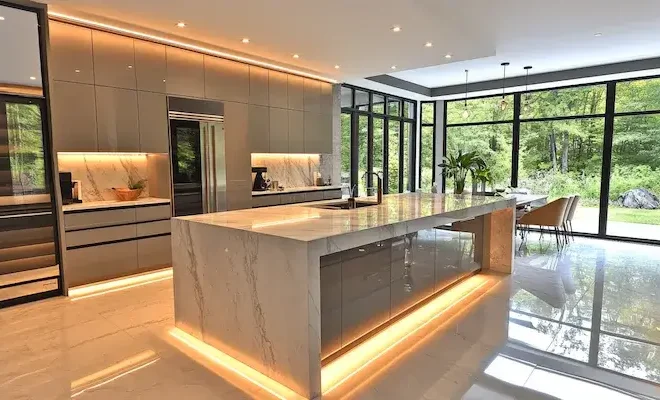 Co na ścianę między meble kuchenne?